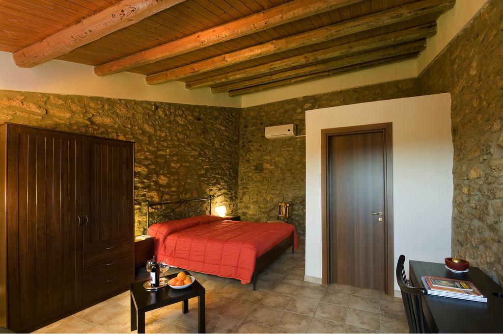 Agriturcostabaira Villa Caltagirone Buitenkant foto